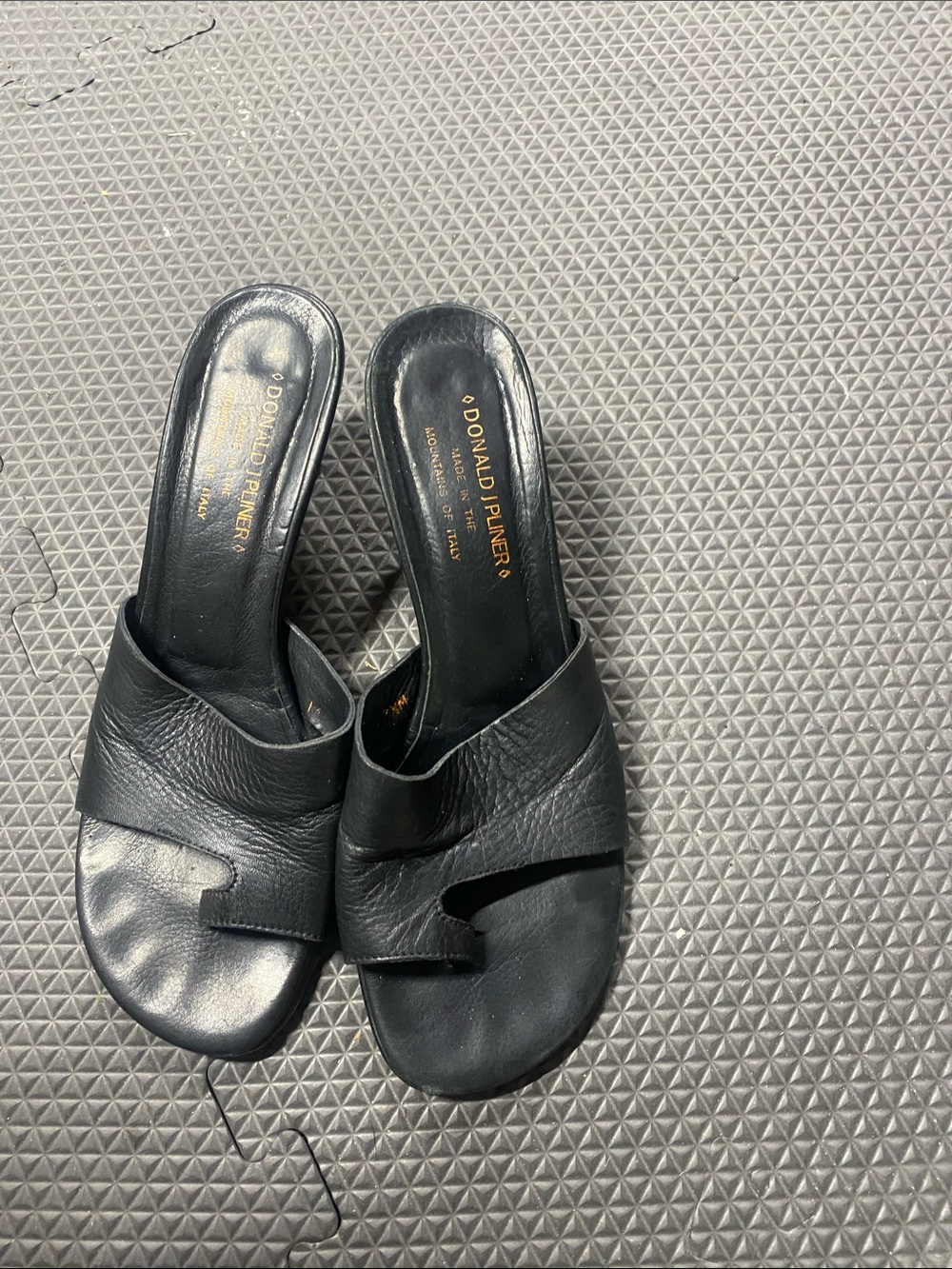 Donald J. Pliner Vintage Black Leather Slip-On Kitten Heel 7.5